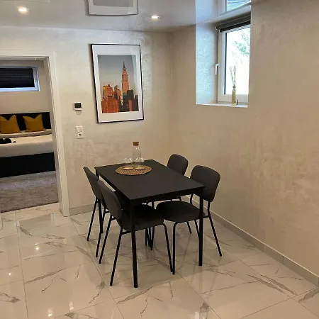 アパート Ms Ferienwohnung Deluxe プフリンゲン